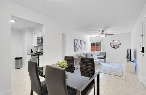 SoHo Apartment | Prime Bayshore Stay | Pool, Gym, & Free Parking!