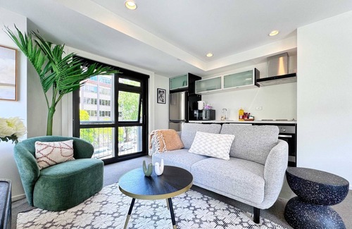 Auckland Central Business District Apartment | Prime CBD Location-Walk to Spark Arena & Britomart