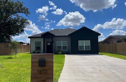 McAllen House | Prime Clean Trendy Retreat
