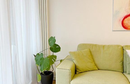 Tiergarten Apartment | Prime Comfort Apartment with Balcony & Free Parking