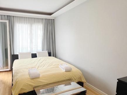 Tiergarten Apartment | Prime Comfort Apartment with Balcony & Free Parking