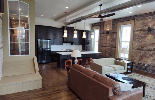 Oshkosh Condo | Prime destination for Oshkosh and Appleton, stunning river views