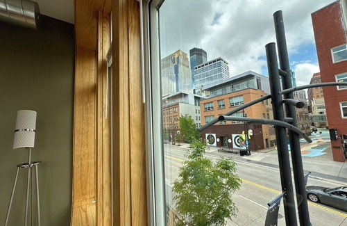 Downtown Minneapolis Condo | Prime downtown Minneapolis location. Sleeps 4, 2BR, 1BA, full kit.