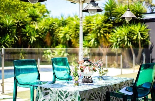 Glen Huntly House | Prime Glen Huntly Beauty - 4BR Family Home w pool