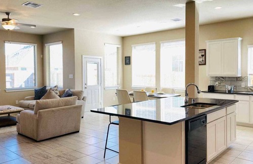 Rosenberg House | Prime Haven on Fountain Drive