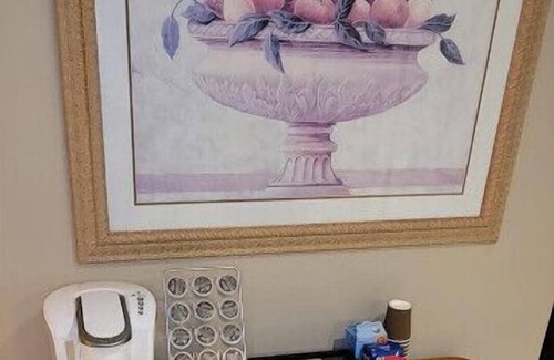 North End Apartment | Prime Knox Mountain lake View Location Downtown