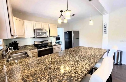 Dunedin House | Prime Location, 2 Bath/2 Bed Perfect Getaway