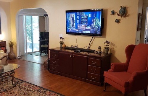 Countryway House | Prime Location! 2 Min to the Bay, 15 Mins to Beaches & Attractions, Pet Friendly