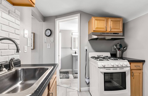 Warren Apartment | Prime Location! 2BR, King Bed w/Private Laundry
