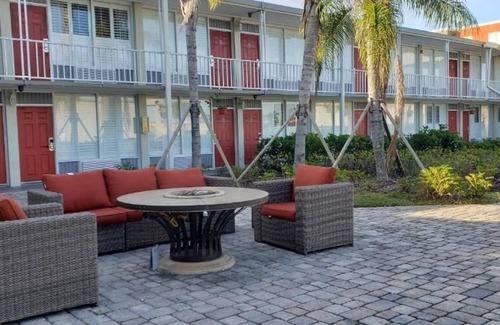 June Park House | Prime Location! 3 Comfortable Units, Free Parking, Near Melbourne Greyhound Park
