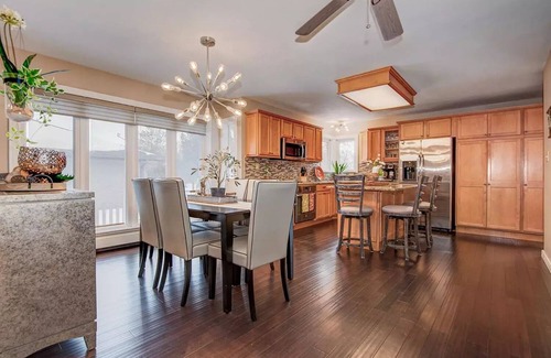 Arnolds Park House | Prime Location. 4 Bedroom House Sleeps up to 9. Close to Amusement Park.2 Baths.