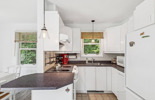 Mont-Tremblant Village House | Prime location 4 bdrm/2bath in Old Village - 5 min to slopes! VIP Parking Pass