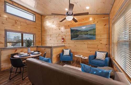 Sevierville House | Prime Location, close to Dollywood and Pg Forge Downtown with Mtn view, Hot tub & Game Room
