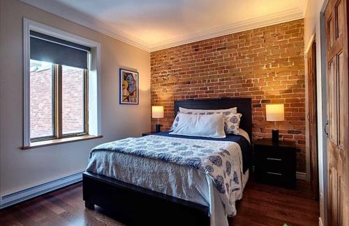 Ville-Marie Apartment | Prime location Condo, Parking, Gym Membership - Please choose pay now not later