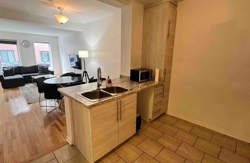 Saint Henri Apartment | Prime Location Condo With Parking 10 min from dowtown