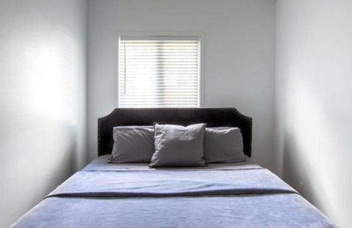 Saint Henri Apartment | Prime Location Condo With Parking 10 min from dowtown