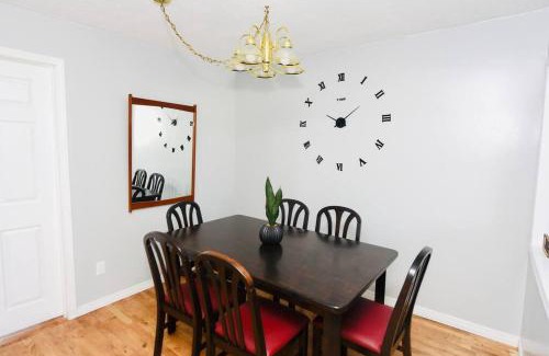 Rideau Heights Apartment | Prime Location Duo Nest & Rest