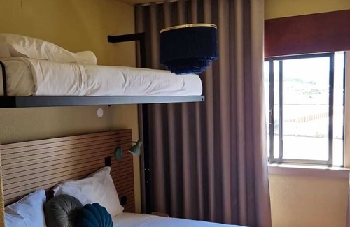 Praia das Macas House | Prime Location, Few Minutes to Monserrate Palace! Pet-friendly, Beachfront!