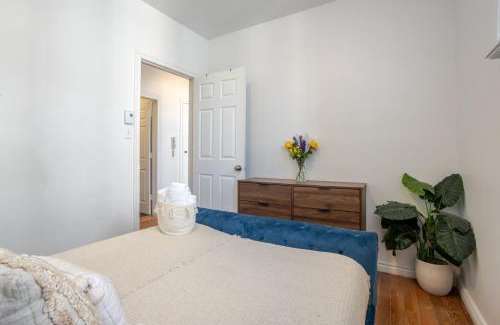 Shaughnessy Village Apartment | Prime Location Gorgeous 4BR Downtown MTL