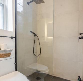Shaughnessy Village Apartment | Prime location Lovely 3BR downtown MTL