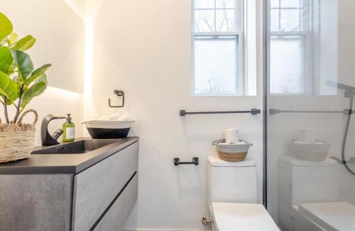 Shaughnessy Village Apartment | Prime location Lovely 3BR downtown MTL