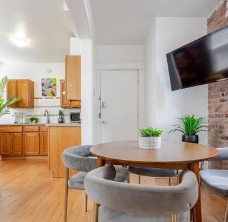 Shaughnessy Village Apartment | Prime location Lovely 3BR downtown MTL