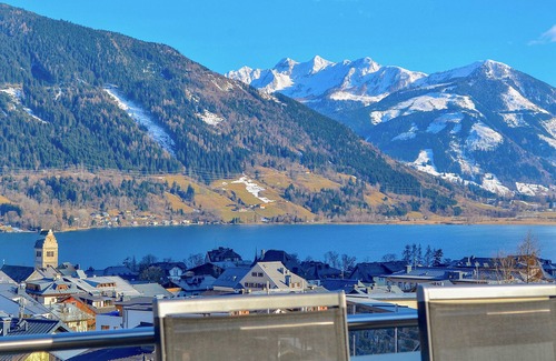 Zell am See Apartment | Prime location, overlooking the town of Zell am See
