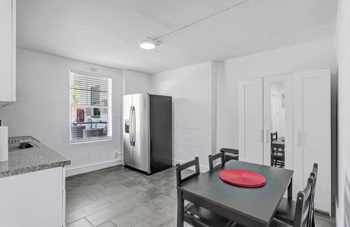 Pineapple Grove Arts District Apartment | Prime location, Pineapple district, walk to Atlantic, 1bd, pets