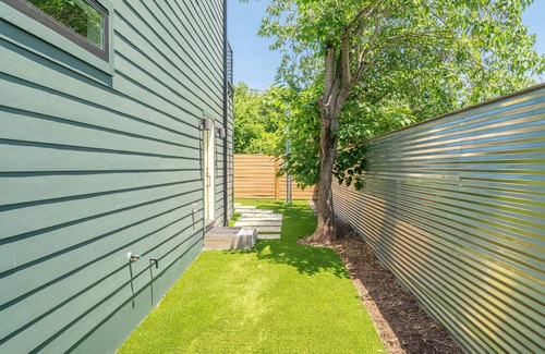 East MLK Apartment | Prime Location, SXSW, Monthly Stays | Daisy Lou
