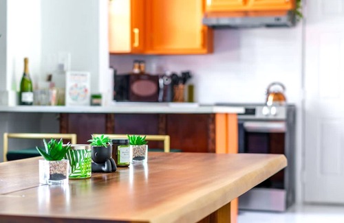 Short North House | Prime Location Top Rated Clean Parking Free