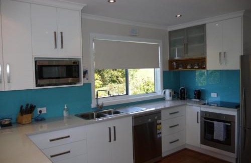 Bridport Apartment | Prime Location - Totally Refurbished