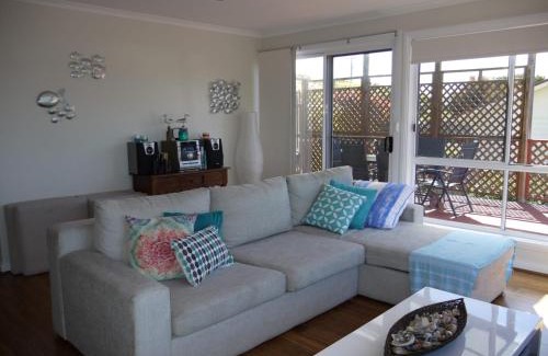 Bridport Apartment | Prime Location - Totally Refurbished