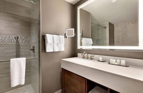 Berkeley Heights Hotel | Prime Location! 3 Convenient Units, Pool, Free Parking, Free Breakfast!
