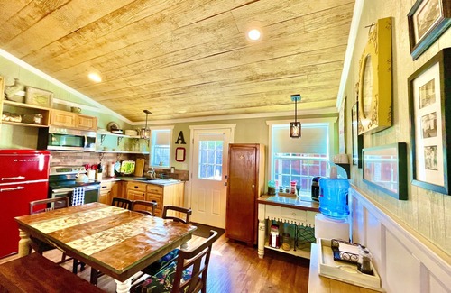 Dripping Springs Cottage | Prime Location in Dripping Springs! Gorgeous Country Cottage for 10 by Camp Lucy