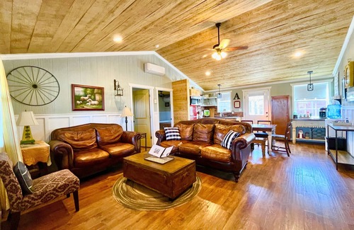Dripping Springs Cottage | Prime Location in Dripping Springs! Gorgeous Country Cottage for 10 by Camp Lucy