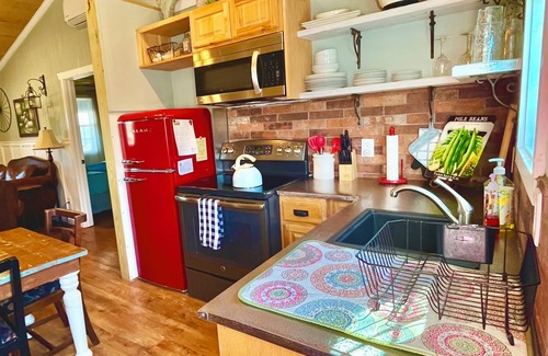Dripping Springs Cottage | Prime Location in Dripping Springs! Gorgeous Country Cottage for 10 by Camp Lucy