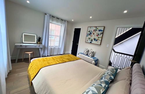 Queens House | Prime location w/parking, laundry, 10 min from LGA