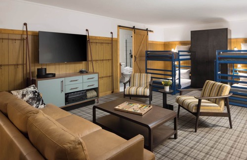 Jackson Hotel | Prime Location! Walk to Town Square Shops & Restaurants, Jackson Hole Rodeo!