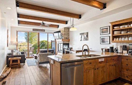 Kimball Junction House | Prime Park City Location, 10 min to Canyons Village, Full Kitchen, Private Hot Tub
