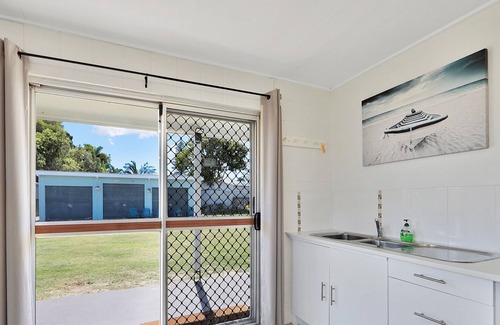 Woodgate House | Prime Position, Awesome House, Huge Deck with Sea Breezes
