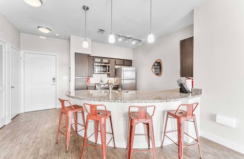 Windsor Park Apartment | Prime SoCo 2BR King Suite w/GymPickleballLaundry