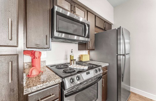Windsor Park Apartment | Prime SoCo 2BR King Suite w/GymPickleballLaundry