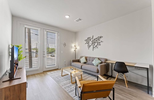 Windsor Park Apartment | Prime Soco Charming 1BR King Suite w Pool Parking