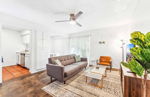 Windsor Park Apartment | Prime SoCo charming 1BR king suite w/pool, parking