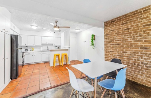 Zilker Apartment | Prime SoCo chic 2BR king suite w/pool, parking