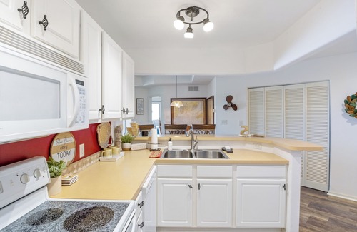 Lake Ozark Condo | Prime Spot, Breathtaking Views, Nearby Attractions