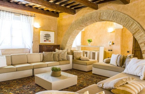 Rupoli Villa | Prime Vacation Villa in Metauro Valley