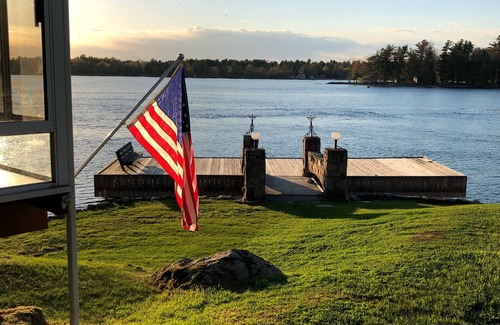 Alexandria Bay Cottage | Prime waterfront cottage in Thousand Islands, wifi, Pet-Freindly