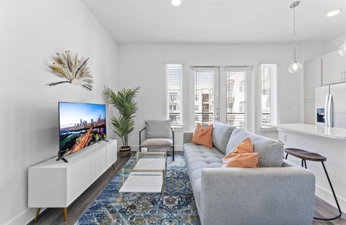 Highland Apartment | Prime West Downtown Studio w Washer Dryer