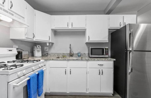 Kansas City House | Prime West Plaza Retreat: Cozy Bungalow Steps from KU Med & 39th St!
